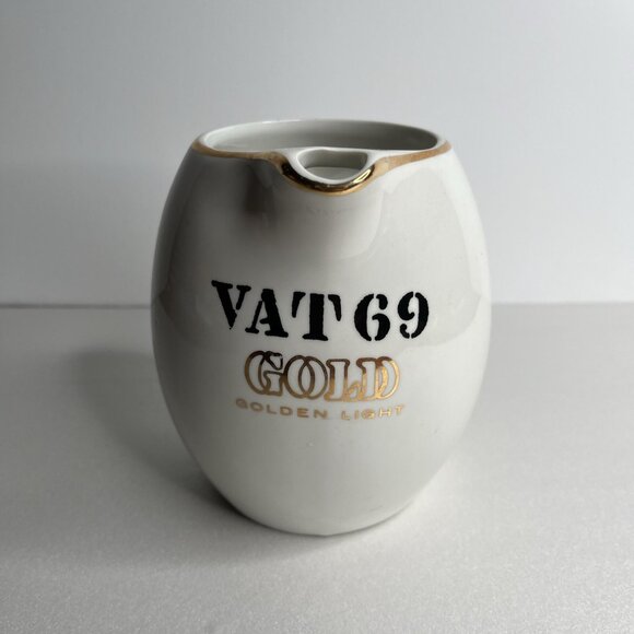 VAT 69 Gold Bar Pitcher Gold Rim and Handle Golden Light - Picture 1 of 5